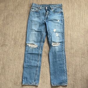 Levi’s 501 Light Wash Distressed | Size 28
